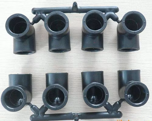 Stampo per drenaggio in plastica PPSU Stampo per rubinetto dell'acqua in PVC Stampo per raccordi per tubi ad iniezione in plastica